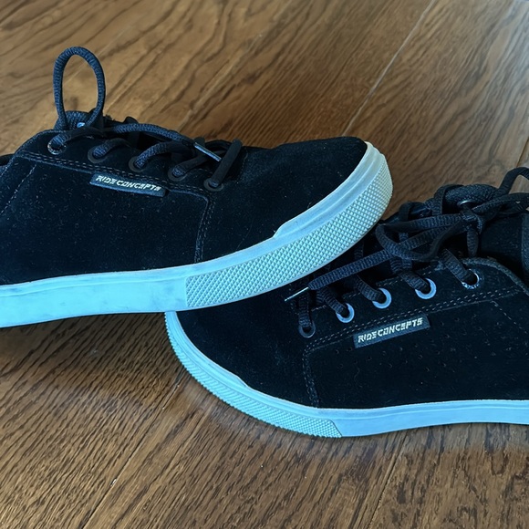 Seriously Nice Shoes - Picture 5 of 7